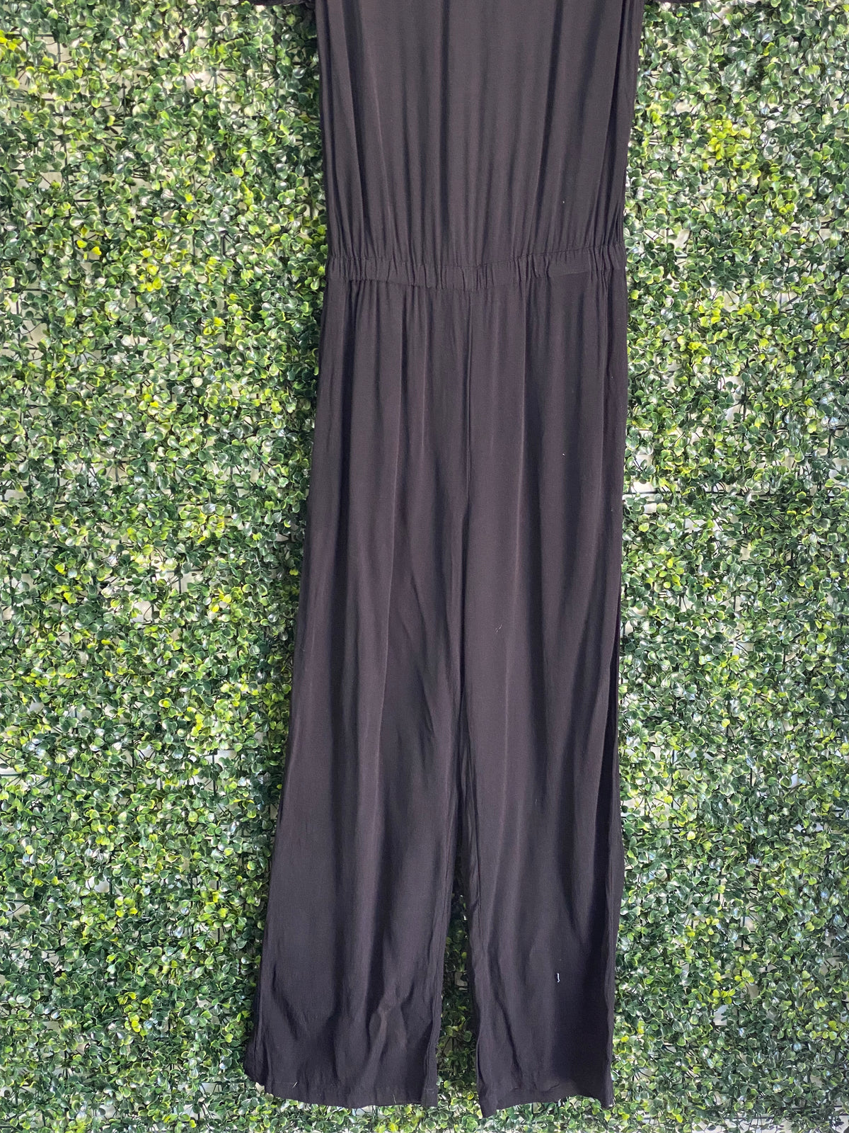 Soft & Concept Black Flutter-Sleeve Jumpsuit — detail