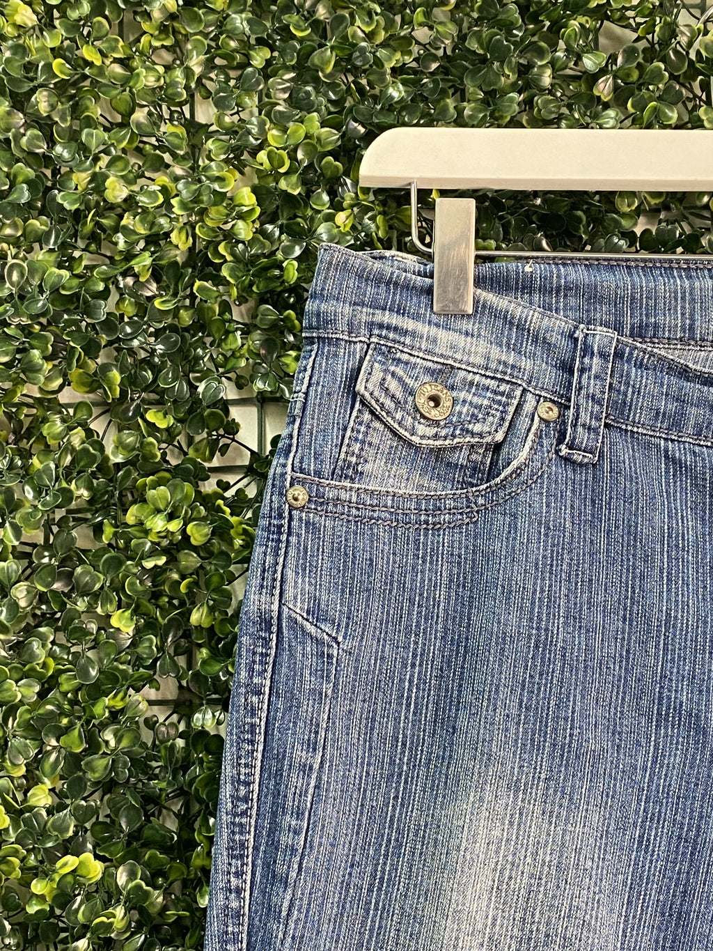 I.Q. Jeans Light-Wash Bootcut Jeans with Flap Pockets — detail