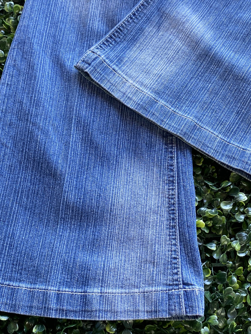 I.Q. Jeans Light-Wash Bootcut Jeans with Flap Pockets — detail