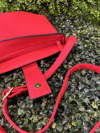 Red Textured Crossbody Bag with Gold Clasp — detail