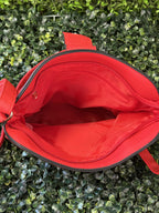 Red Textured Crossbody Bag with Gold Clasp — detail
