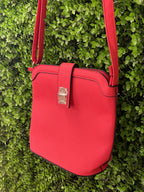 Red Textured Crossbody Bag with Gold Clasp — detail
