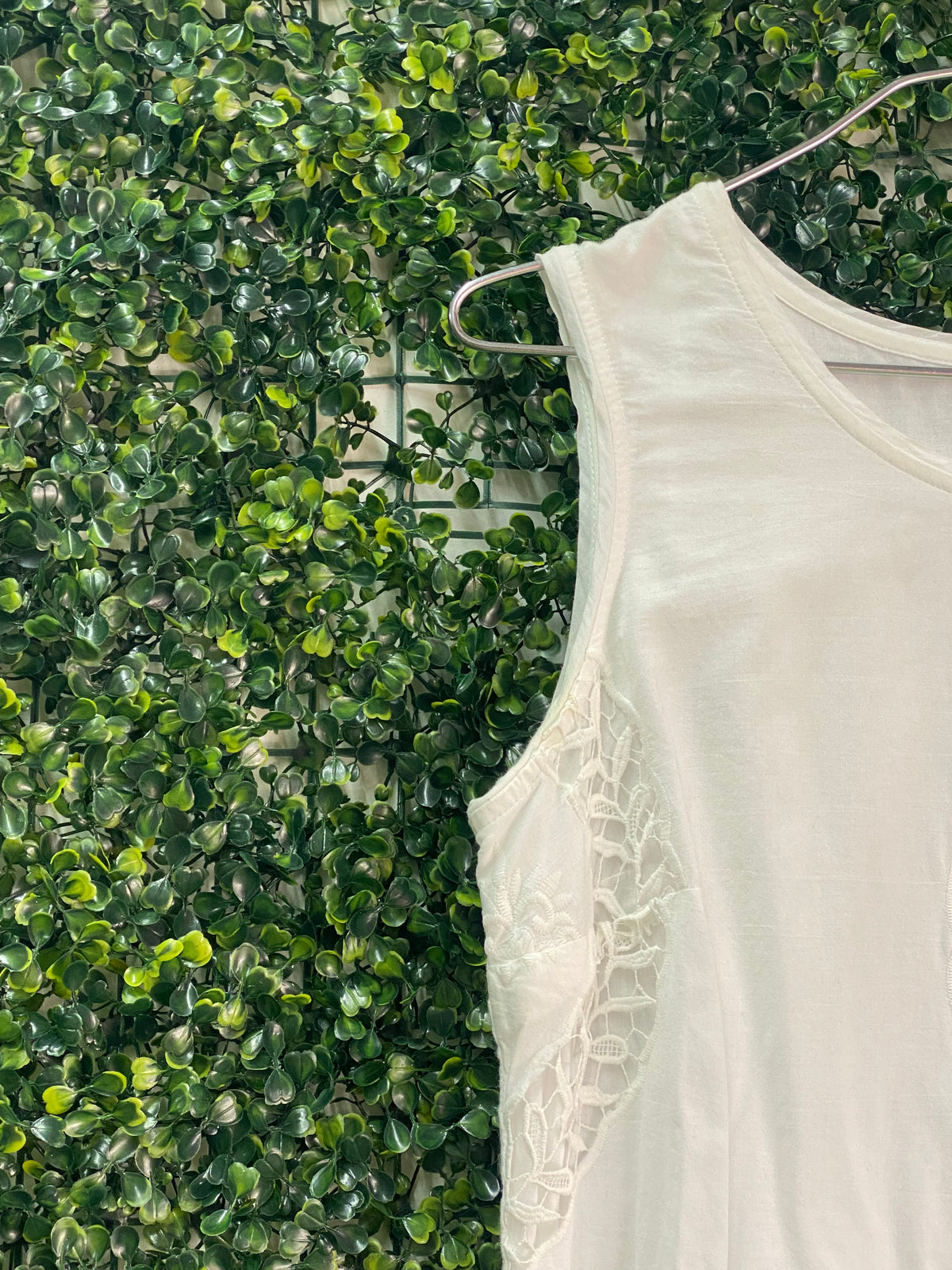 Queenspark White Embroidered Cotton Shift Dress — detail