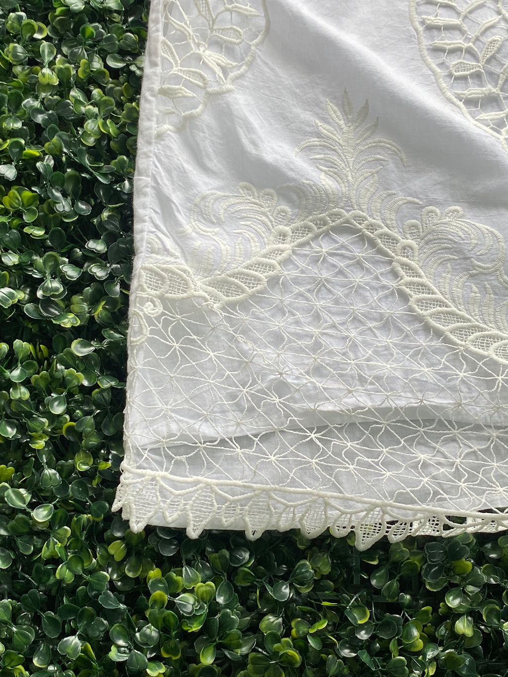 Queenspark White Embroidered Cotton Shift Dress — detail