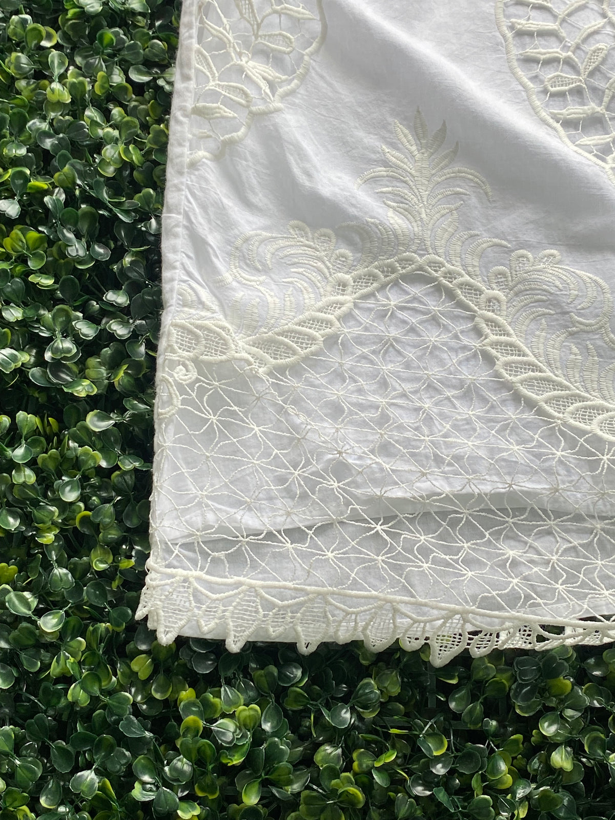 Queenspark White Embroidered Cotton Shift Dress — detail