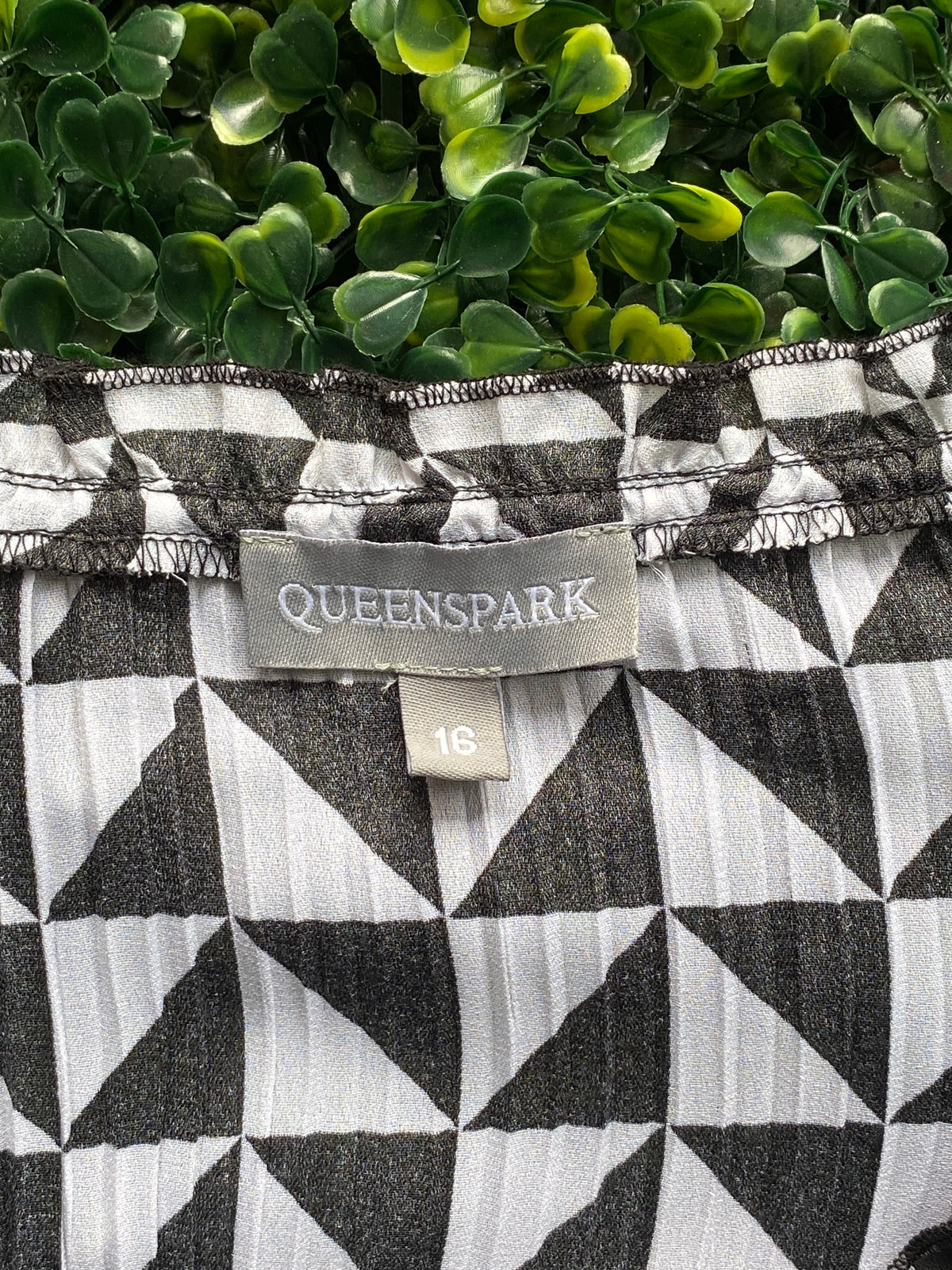 Queenspark Black & White Geometric Print Blouse — brand