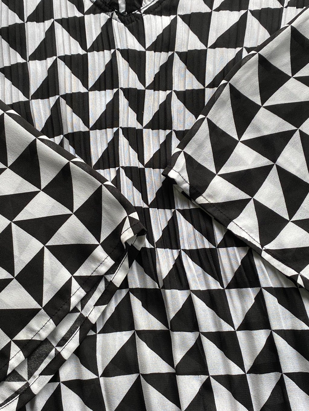 Queenspark Black & White Geometric Print Blouse — detail