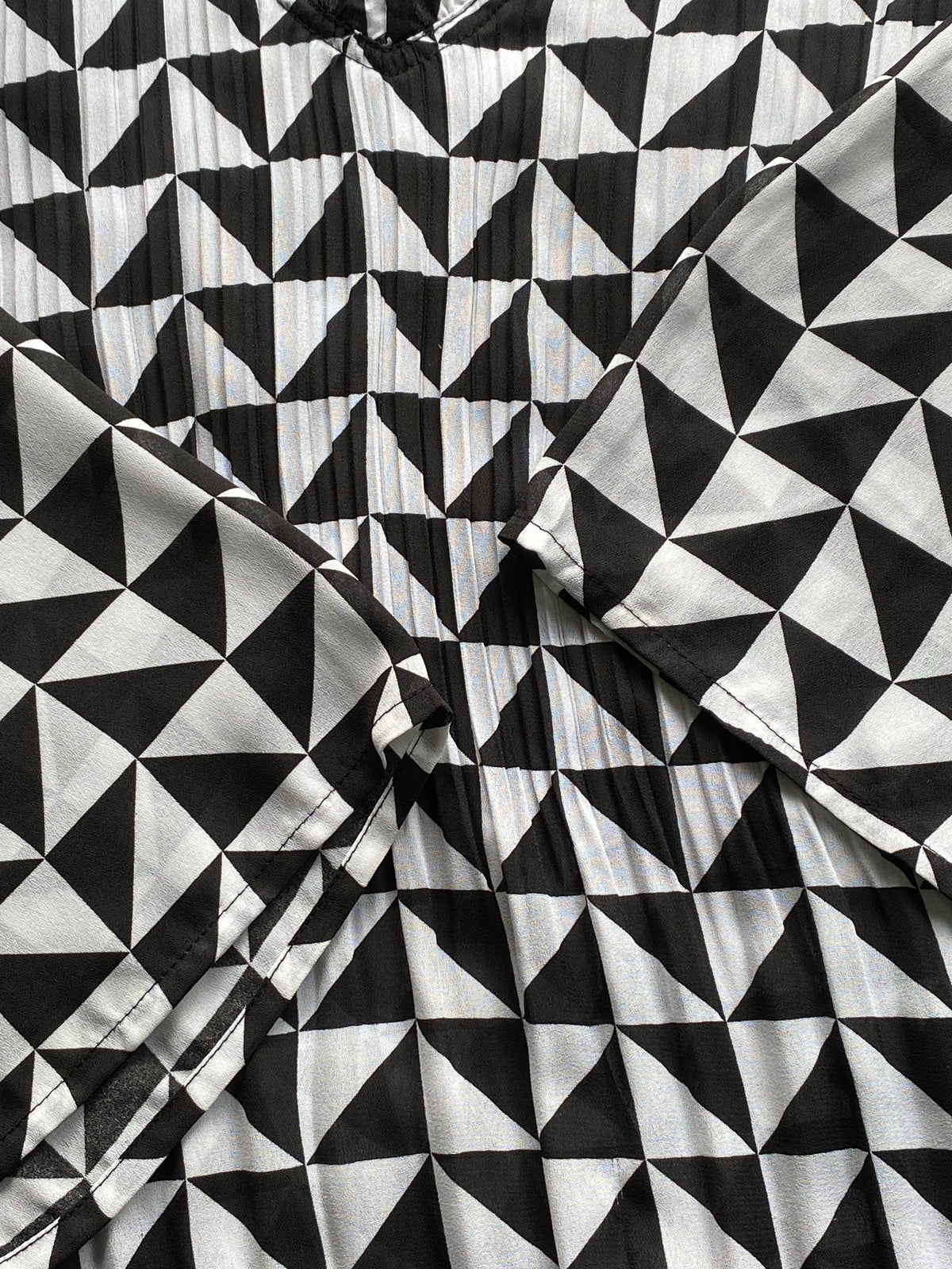 Queenspark Black & White Geometric Print Blouse — detail