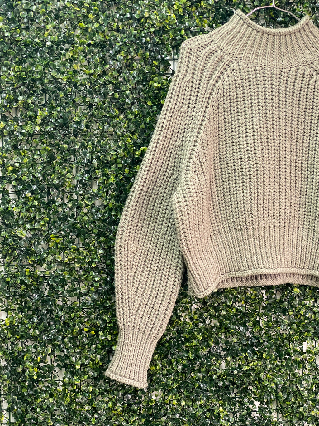 H&M Oatmeal Chunky Knit Balloon Sleeve Sweater — detail