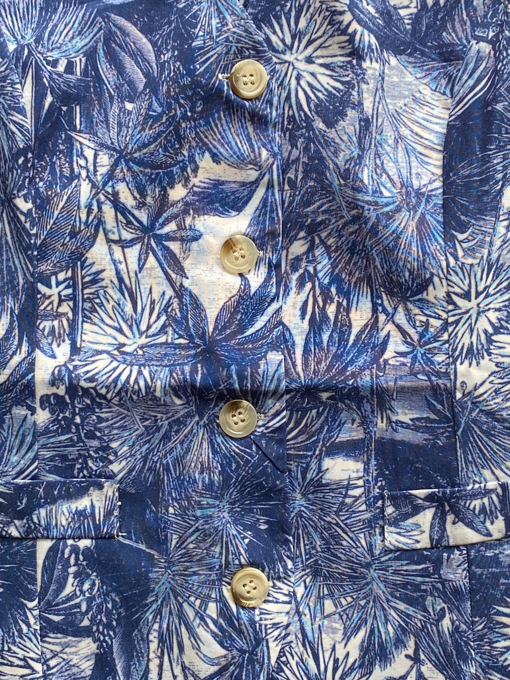 Fashion Blue Tropical Print Button-Front Waistcoat — detail