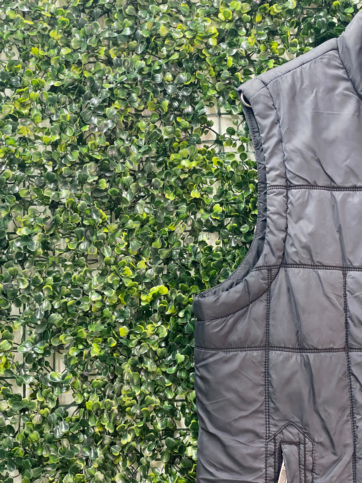 Old Khaki Charcoal Quilted Utility Gilet — detail