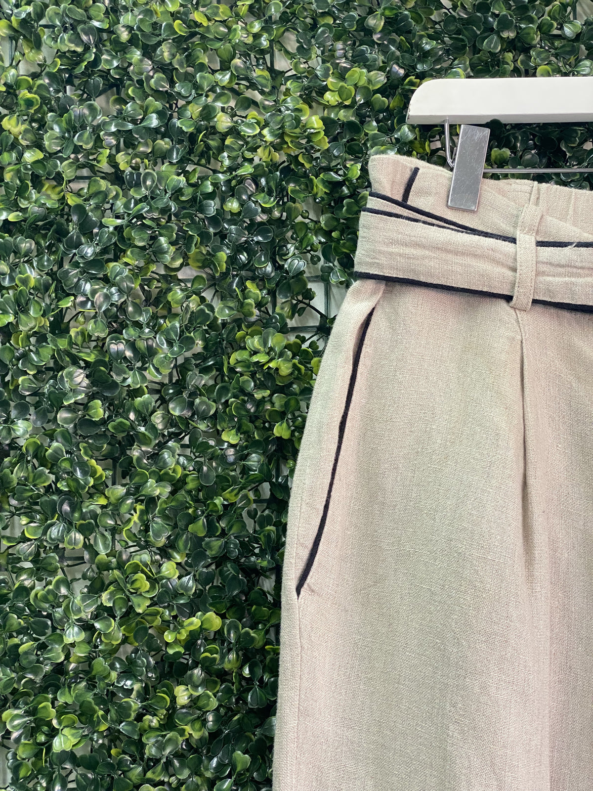 Witchery Oatmeal Linen Belted Wide-Leg Pants — detail