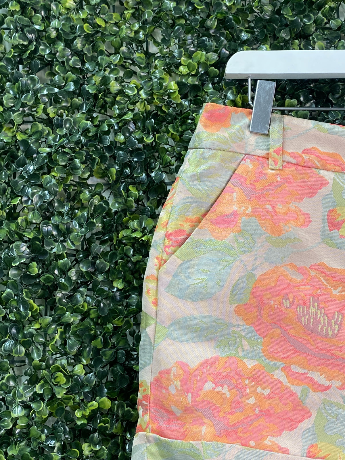 Vero Moda Classic Peach Floral Tailored Shorts — detail