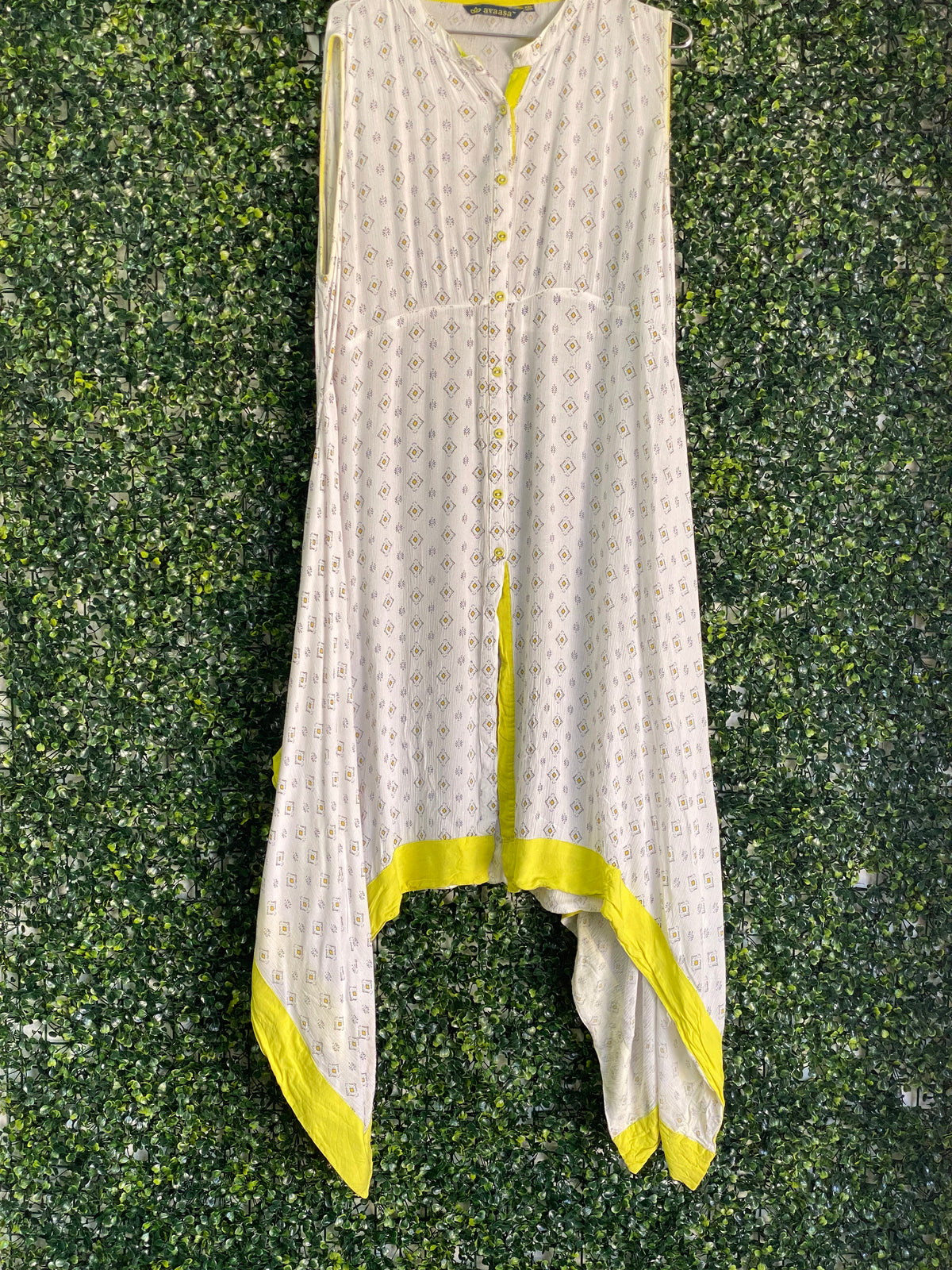 Avaasa Ivory Geometric Handkerchief Hem Dress — detail