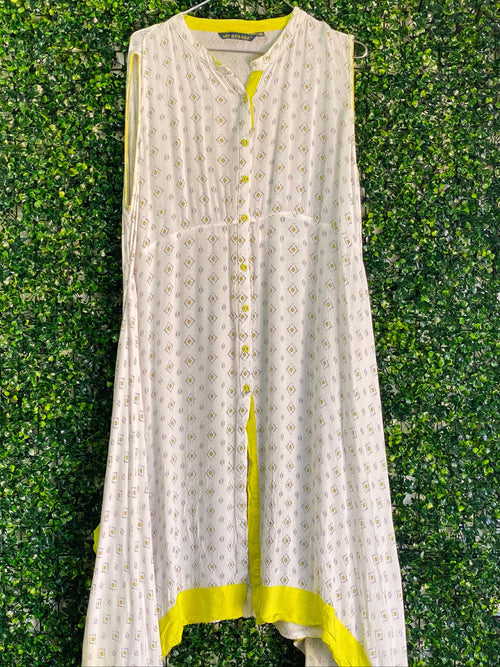 Avaasa Ivory Geometric Handkerchief Hem Dress — front
