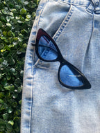 NEWS Light Wash Mom Jeans — detail