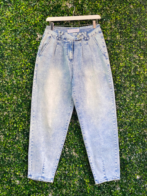 NEWS Light Wash Mom Jeans — front