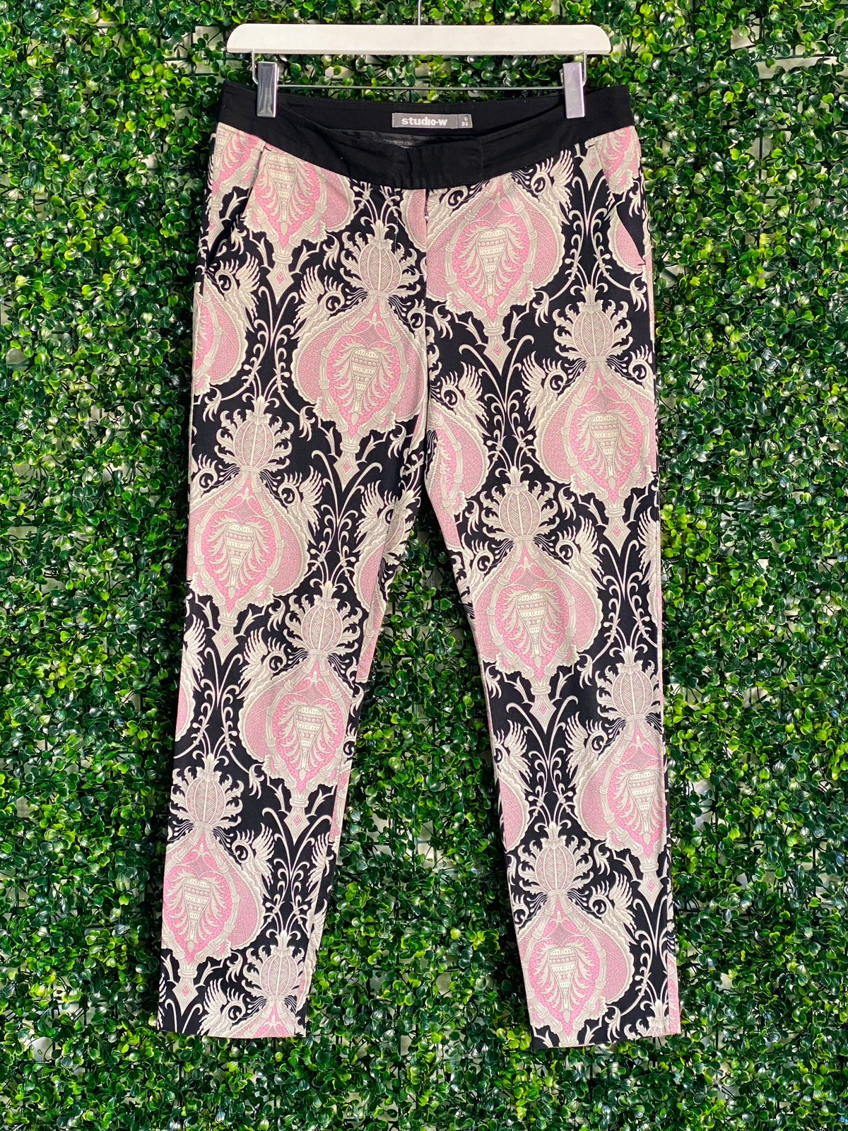 Studio.W Black & Blush Baroque-Print Slim Pants — front