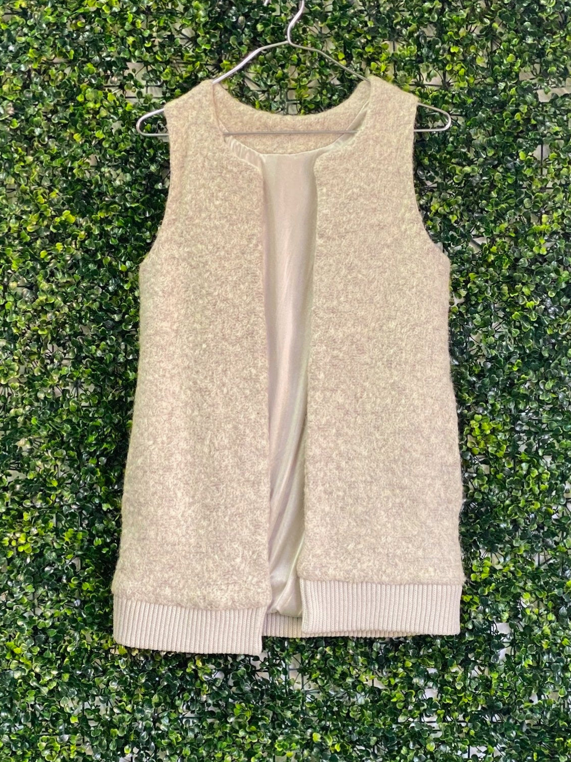 Cream Bouclé Open-Front Sleeveless Vest — front