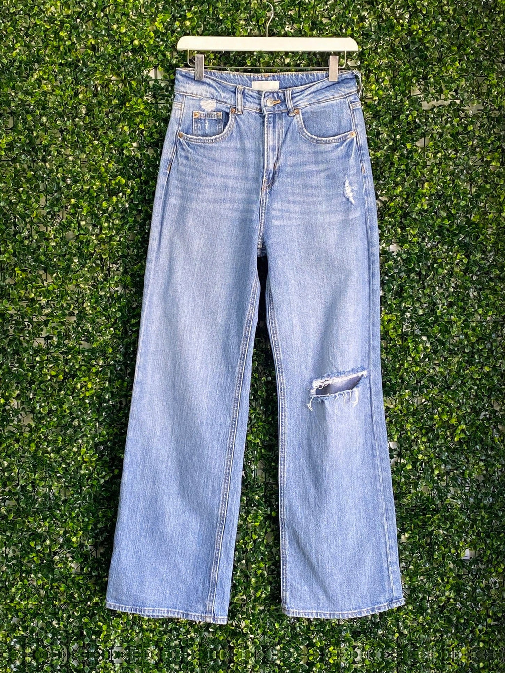 H&M Light-Wash Distressed Straight-Leg Jeans — front