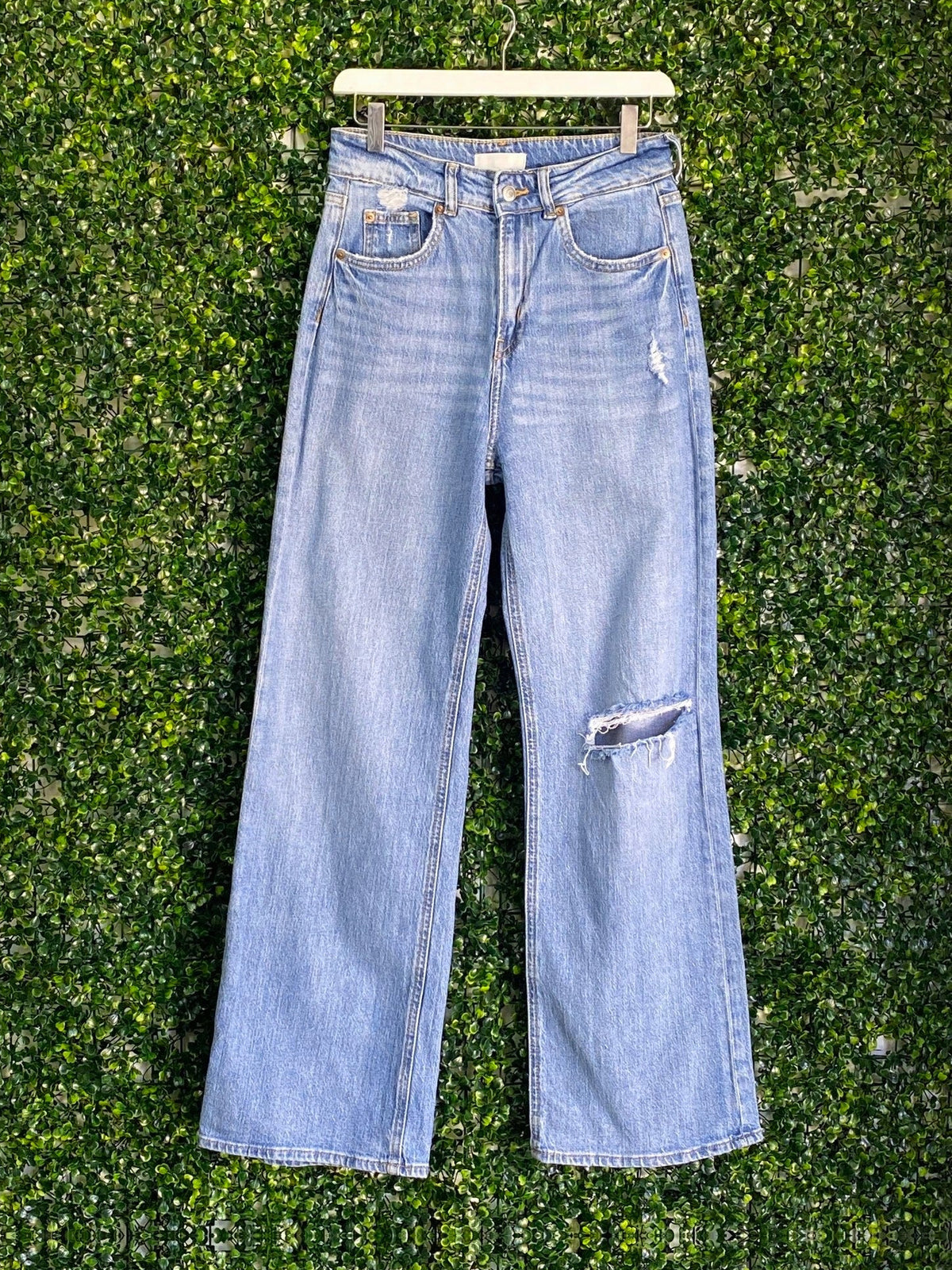 H&M Light-Wash Distressed Straight-Leg Jeans — front