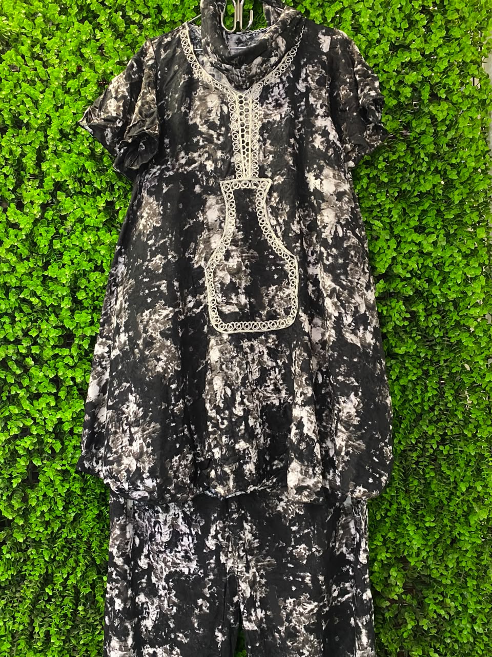 Black & Ivory Abstract Drawstring Maxi Dress