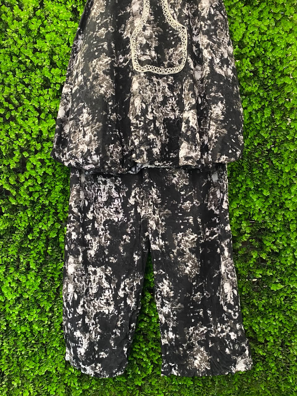 Black & Ivory Abstract Drawstring Maxi Dress