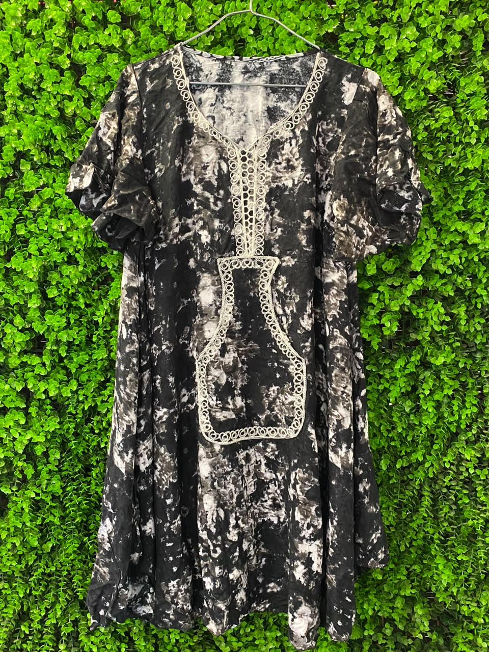 Black & Ivory Abstract Drawstring Maxi Dress