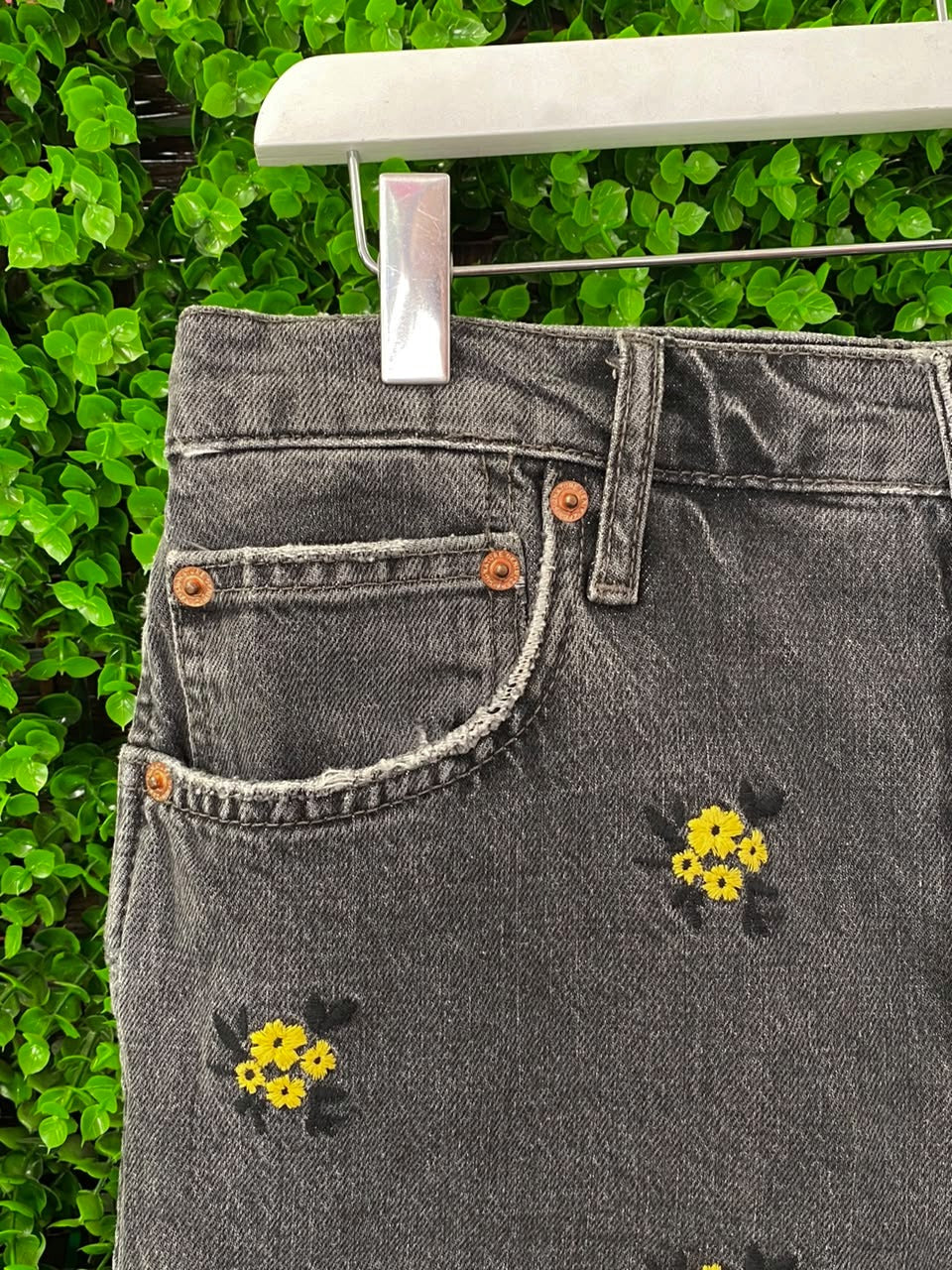 Zara Washed Black Daisy-Embroidered Jeans