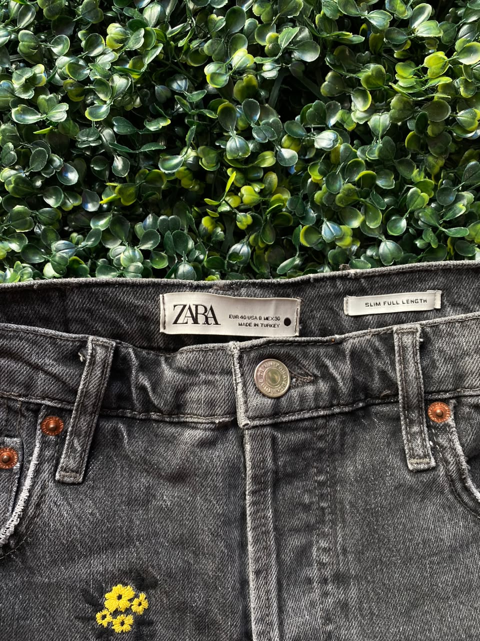 Zara Washed Black Daisy-Embroidered Jeans
