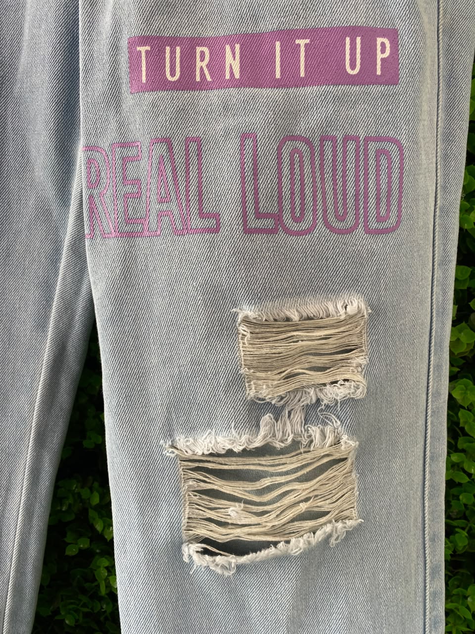 JBR Light-Wash Graphic Patch Distressed Jogger Jeans