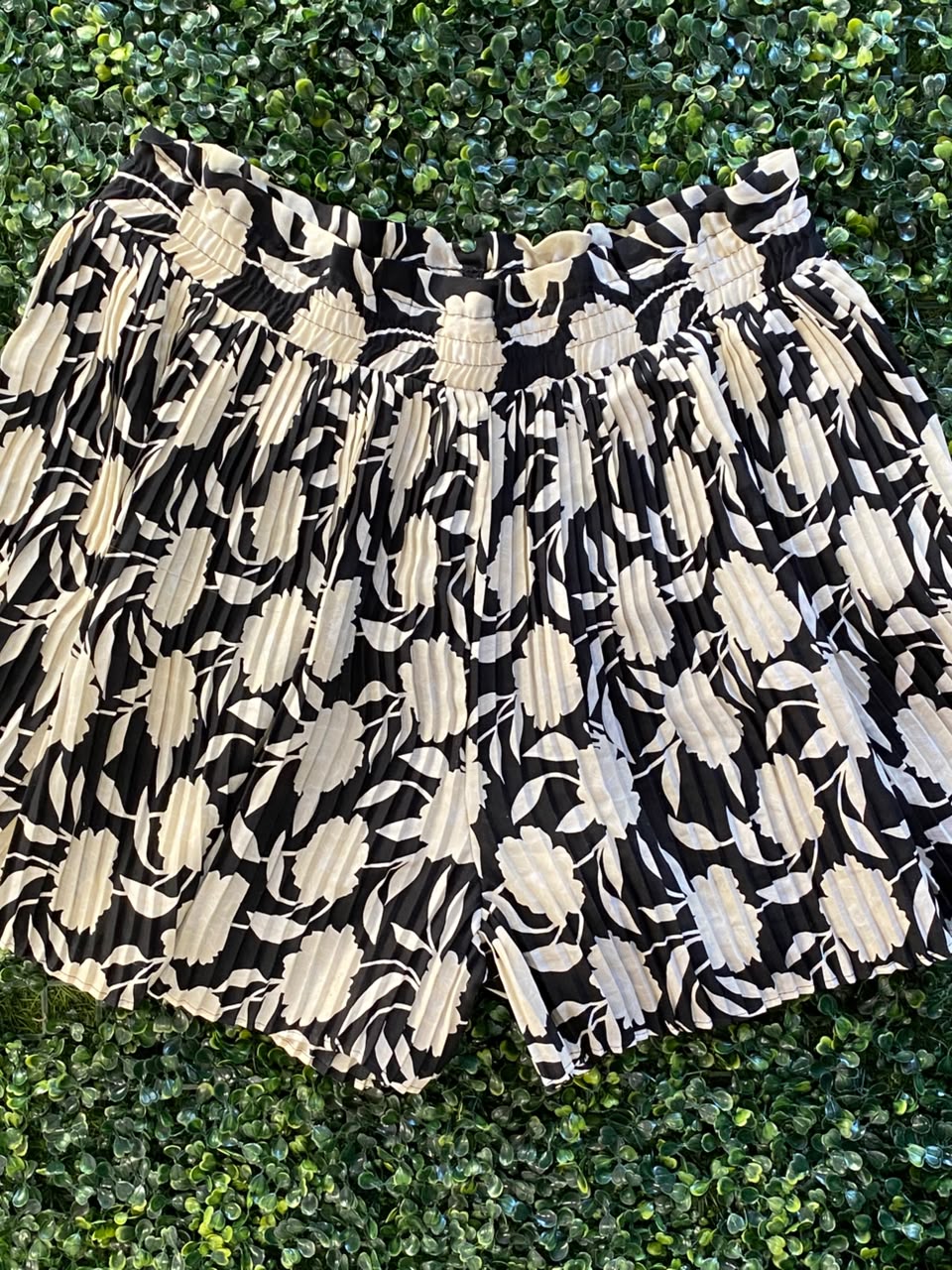 Zara Black & Ivory Leaf-Print Flared Shorts
