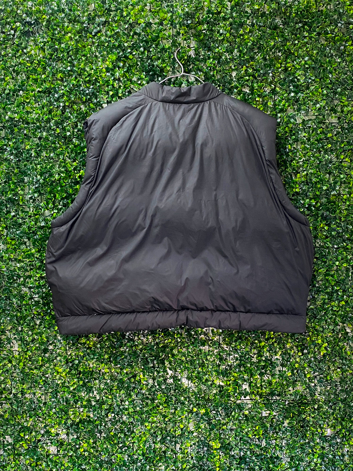 Charcoal Puffer Vest — detail