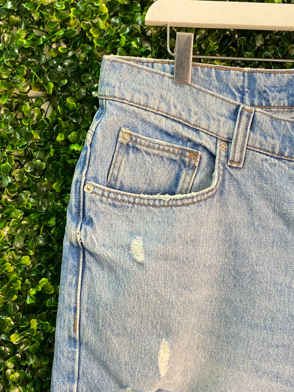 Zara Distressed Denim Shorts — detail