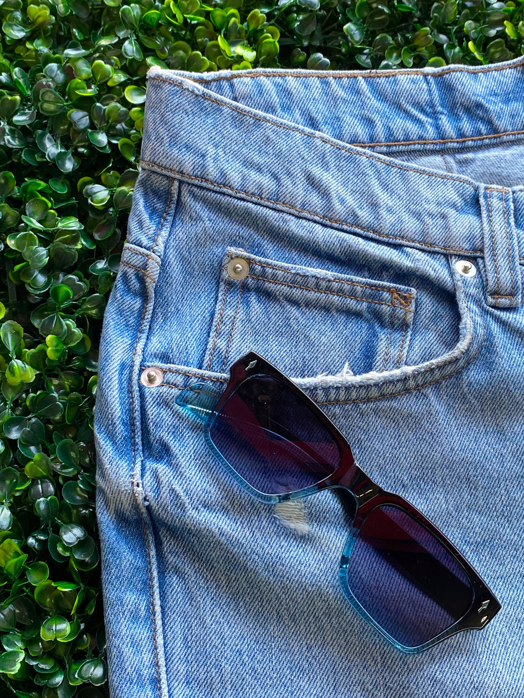 Zara Distressed Denim Shorts — detail
