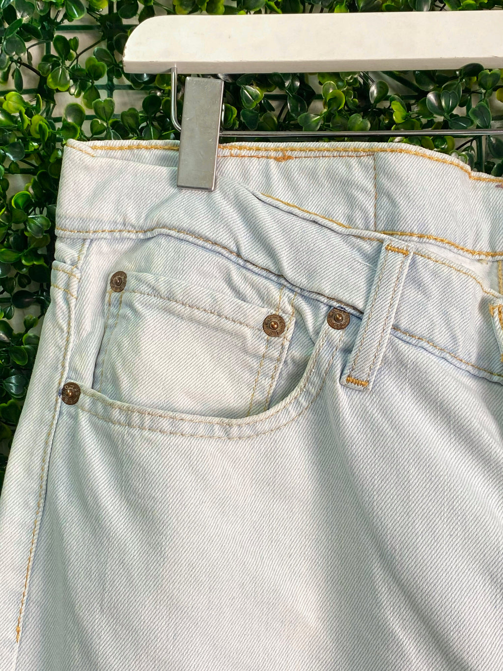 Levi's 510 Off-White Skinny Jeans — detail
