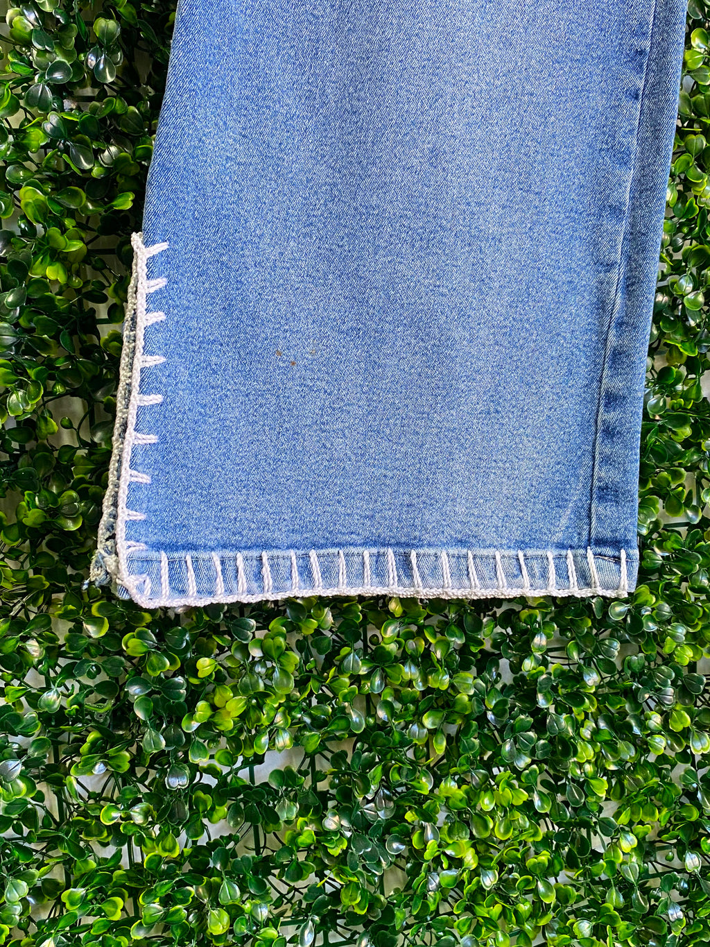 Mamão Verde Blue Crochet-Patch Wide-Leg Jeans — detail