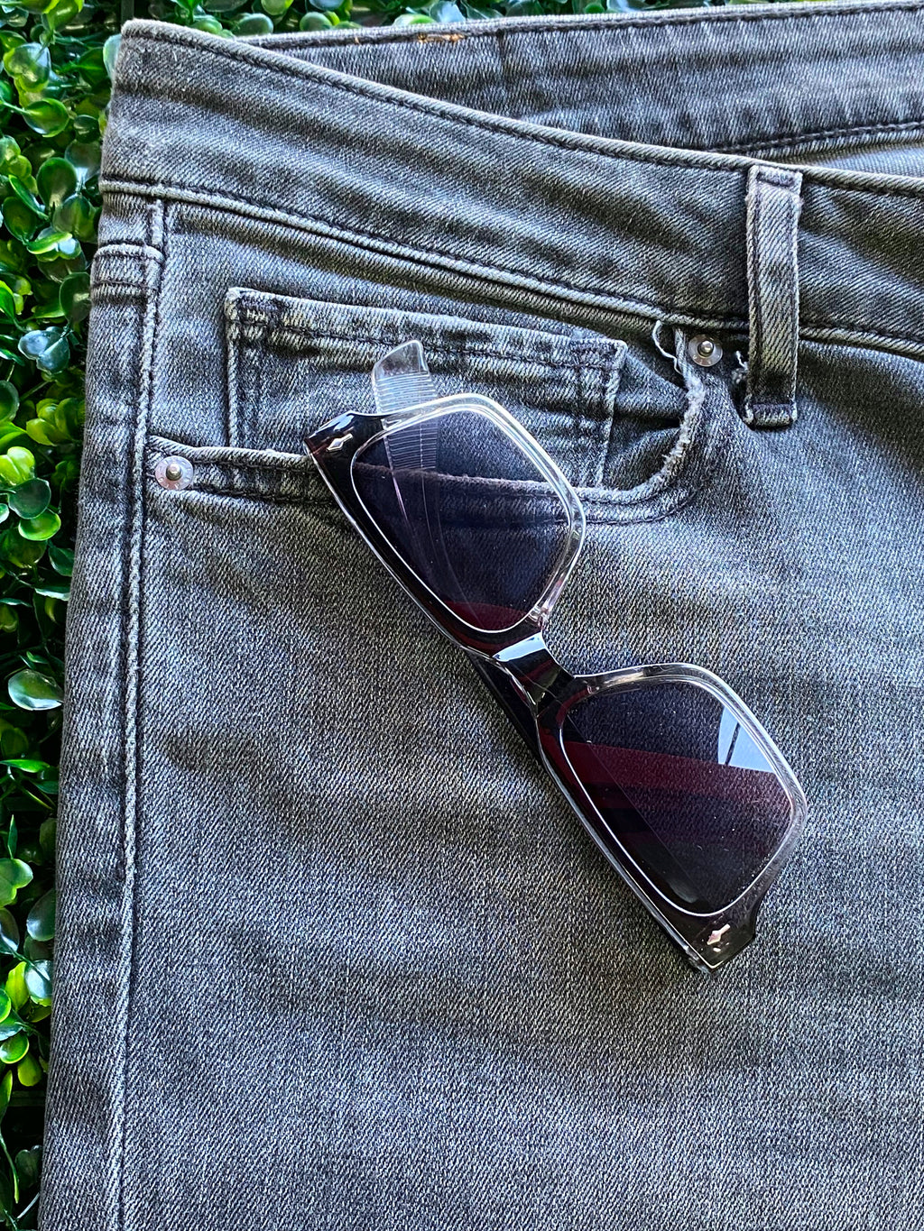 Levi's 711 Skinny Charcoal Grey Jeans — detail