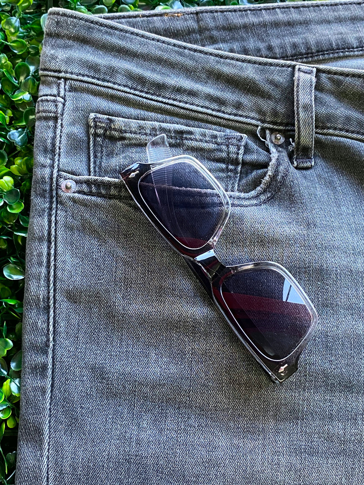 Levi's 711 Skinny Charcoal Grey Jeans — detail