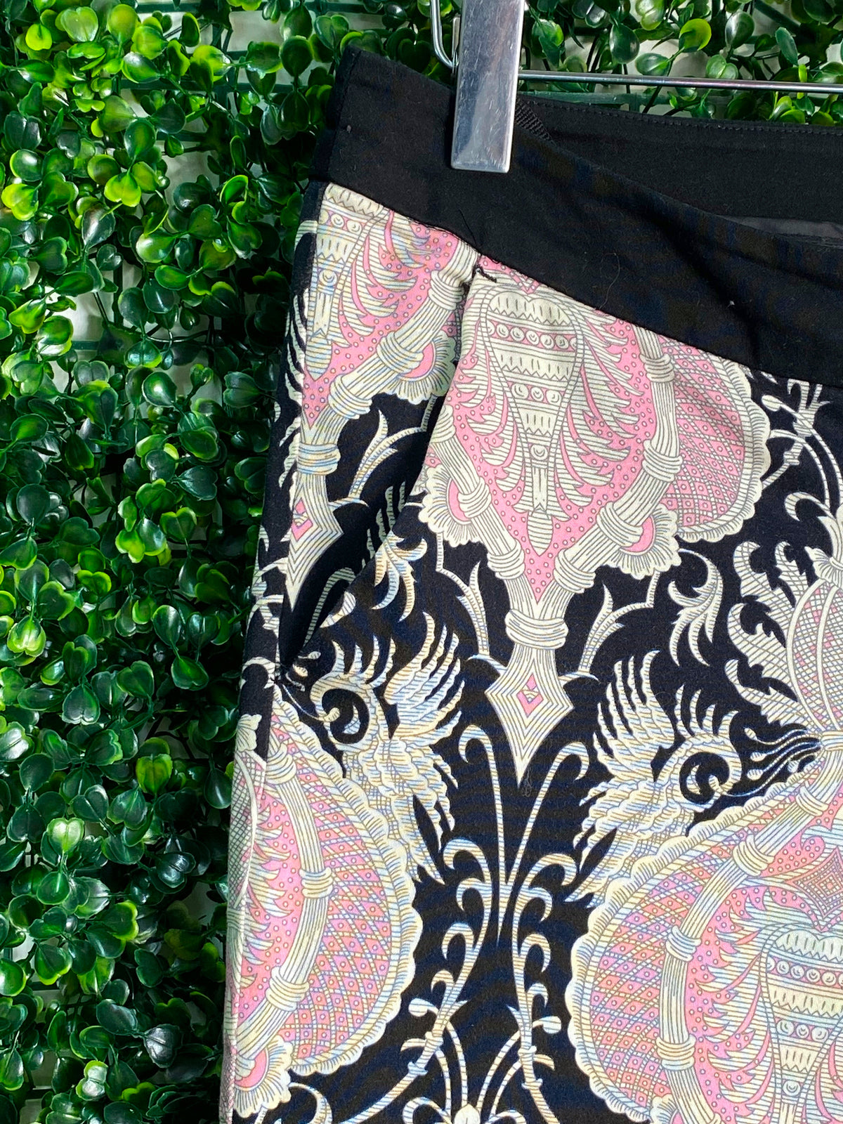 Studio.W Black & Blush Baroque-Print Slim Pants — detail