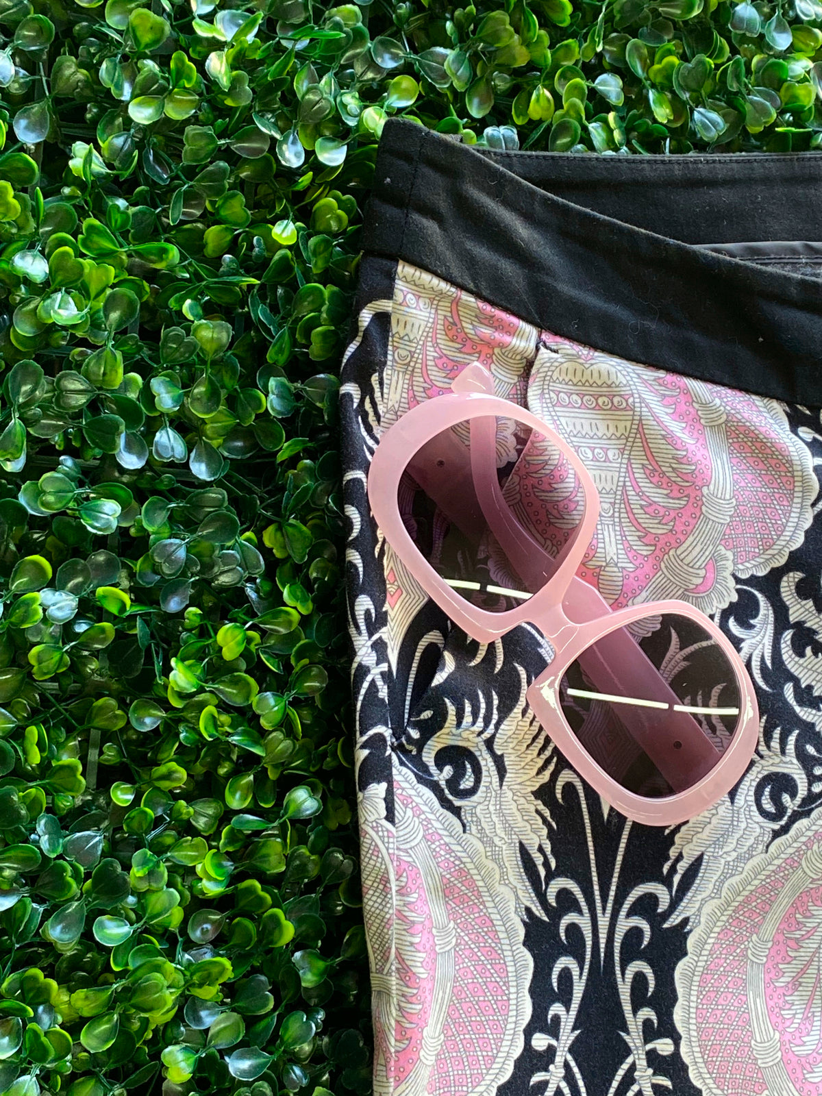 Studio.W Black & Blush Baroque-Print Slim Pants — detail