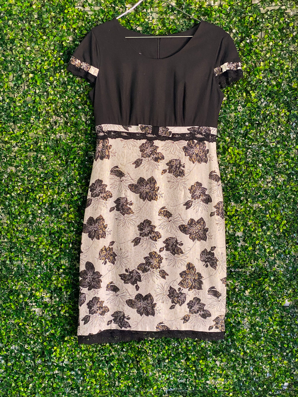 Izzet Candan Black & Cream Floral Lace-Trim Dress — detail