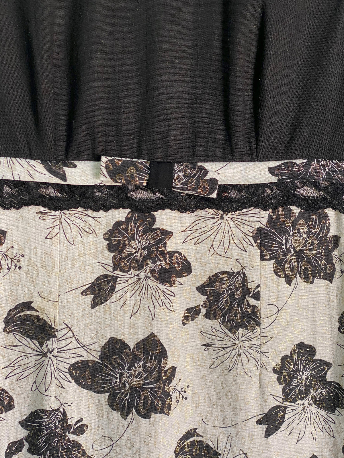 Izzet Candan Black & Cream Floral Lace-Trim Dress — detail