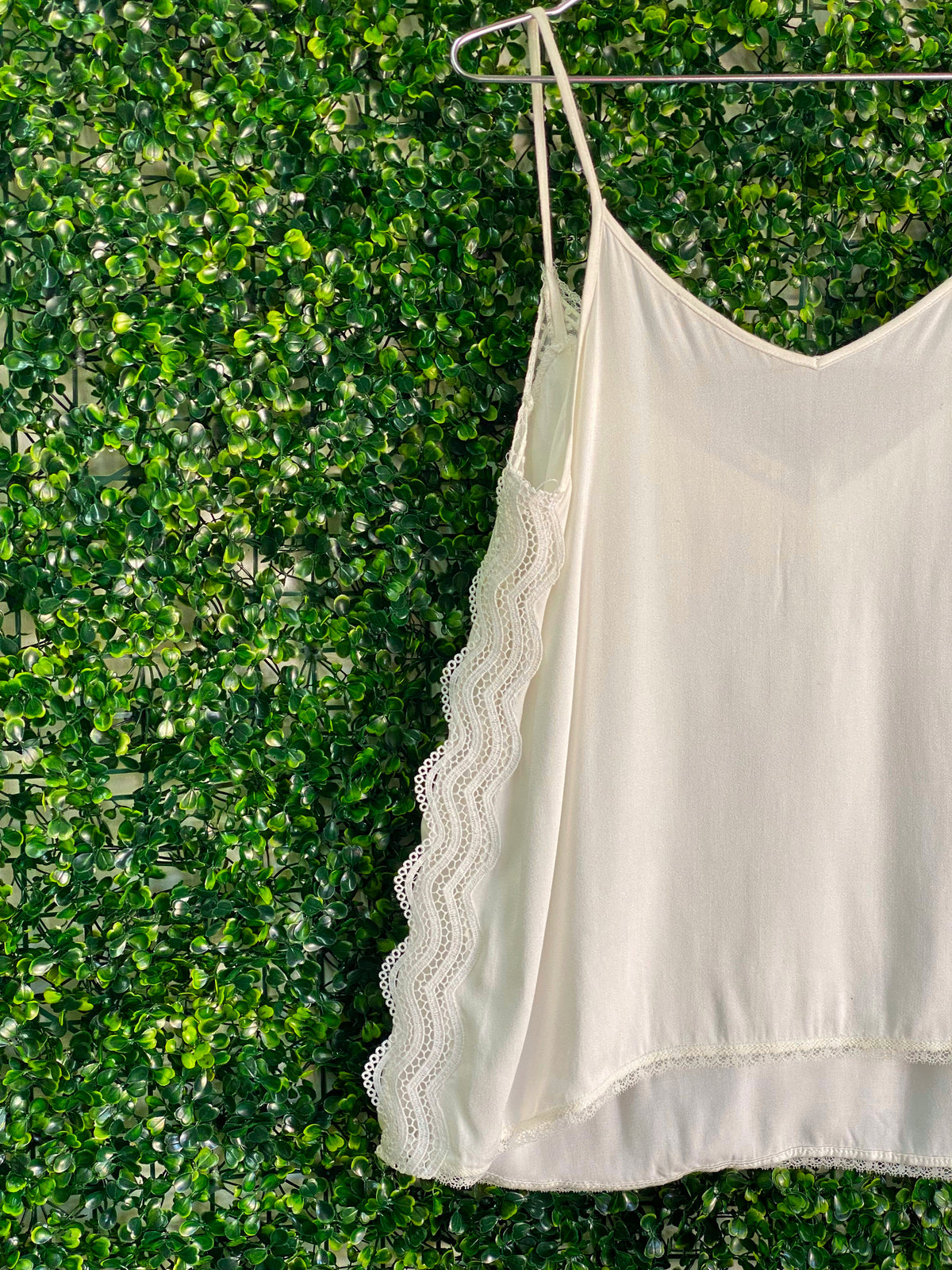 DMF Cream Lace-Trim V-Neck Camisole — detail