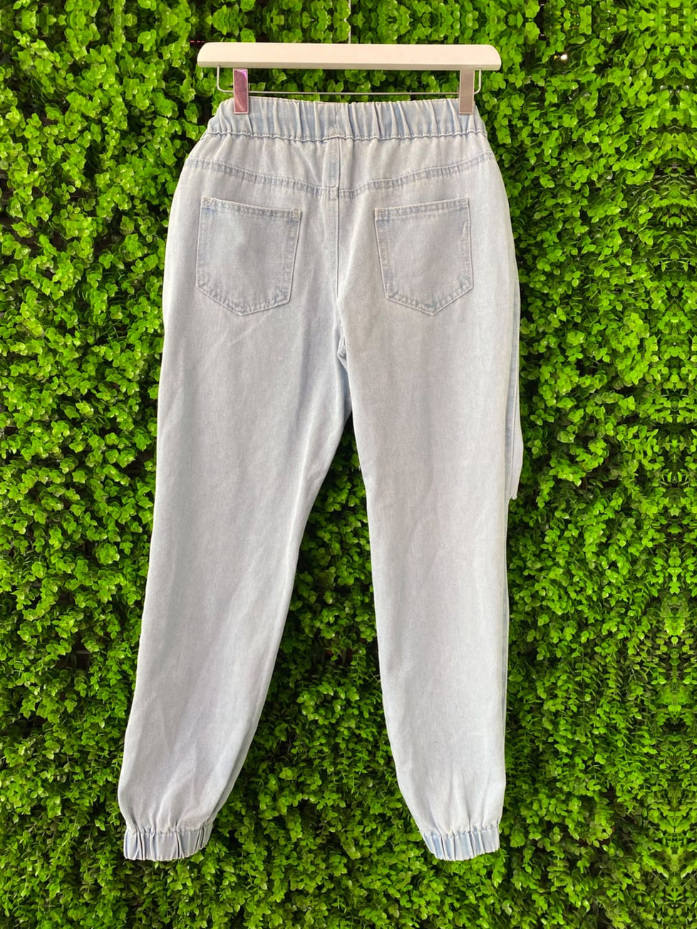 JBR Light-Wash Graphic Patch Distressed Jogger Jeans