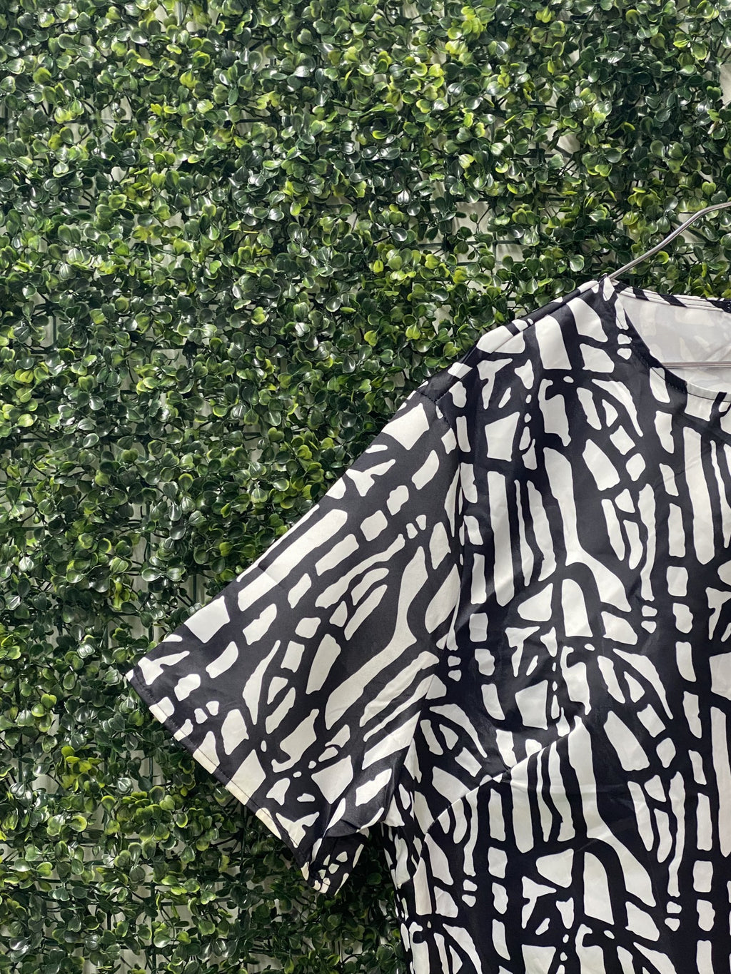 LB Couture Black & White Abstract Crop Top — detail