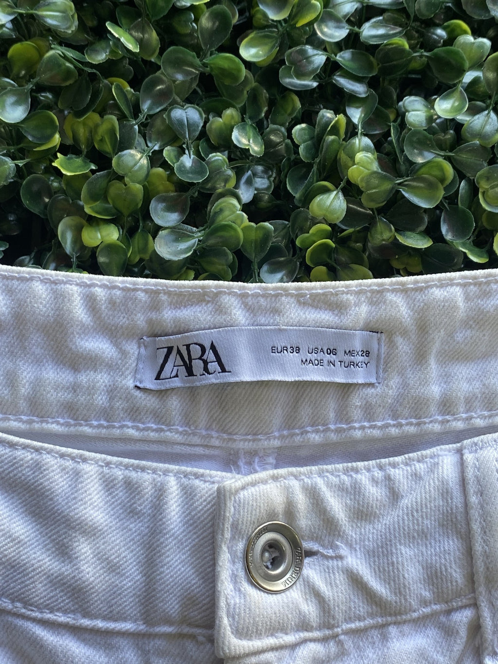 Zara White Straight-Leg Jeans — brand