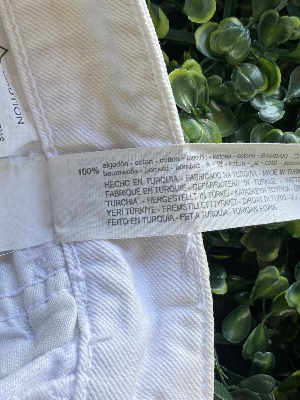 Zara White Straight-Leg Jeans — care