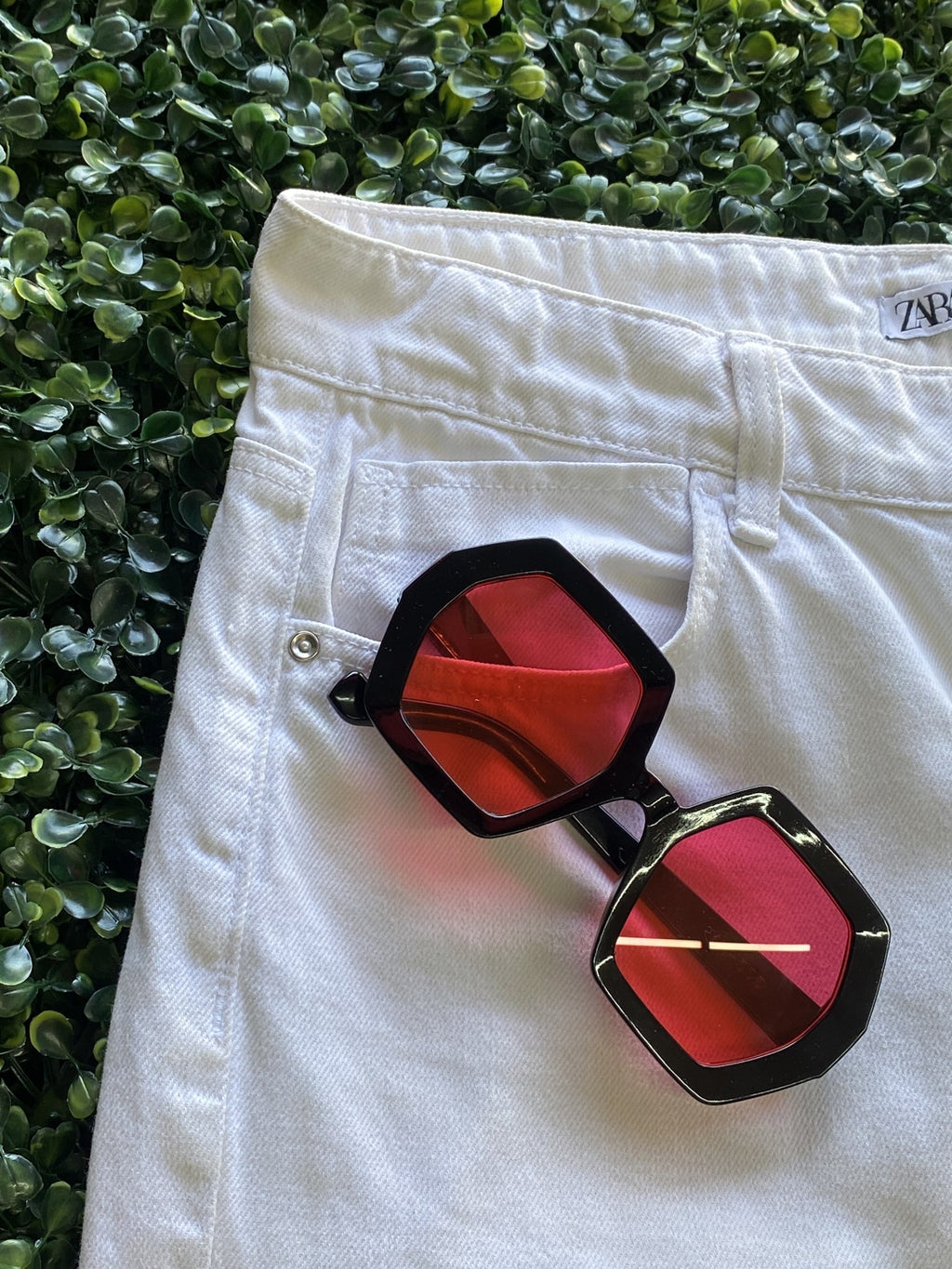 Zara White Straight-Leg Jeans — detail