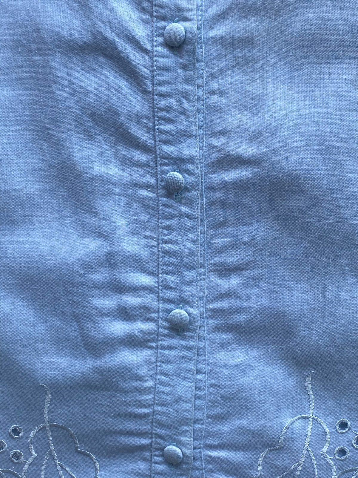 Chiffons London Mint Linen Blouse — 04-buttons